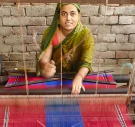 Gamcha Handloom woman weaver